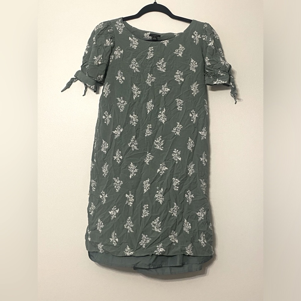 Ann Taylor size small sage green summer dress